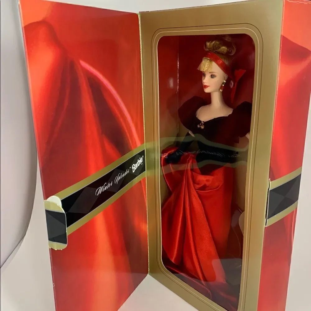 Winter Splendor Barbie Avon Exclusive Blonde Hair Red Black Evening Holiday Dres